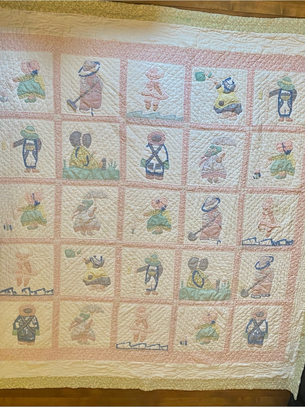 Handmade Sunbonnet Sue Patchwork Quilt - Pastel Cottage Core 77” X 71”